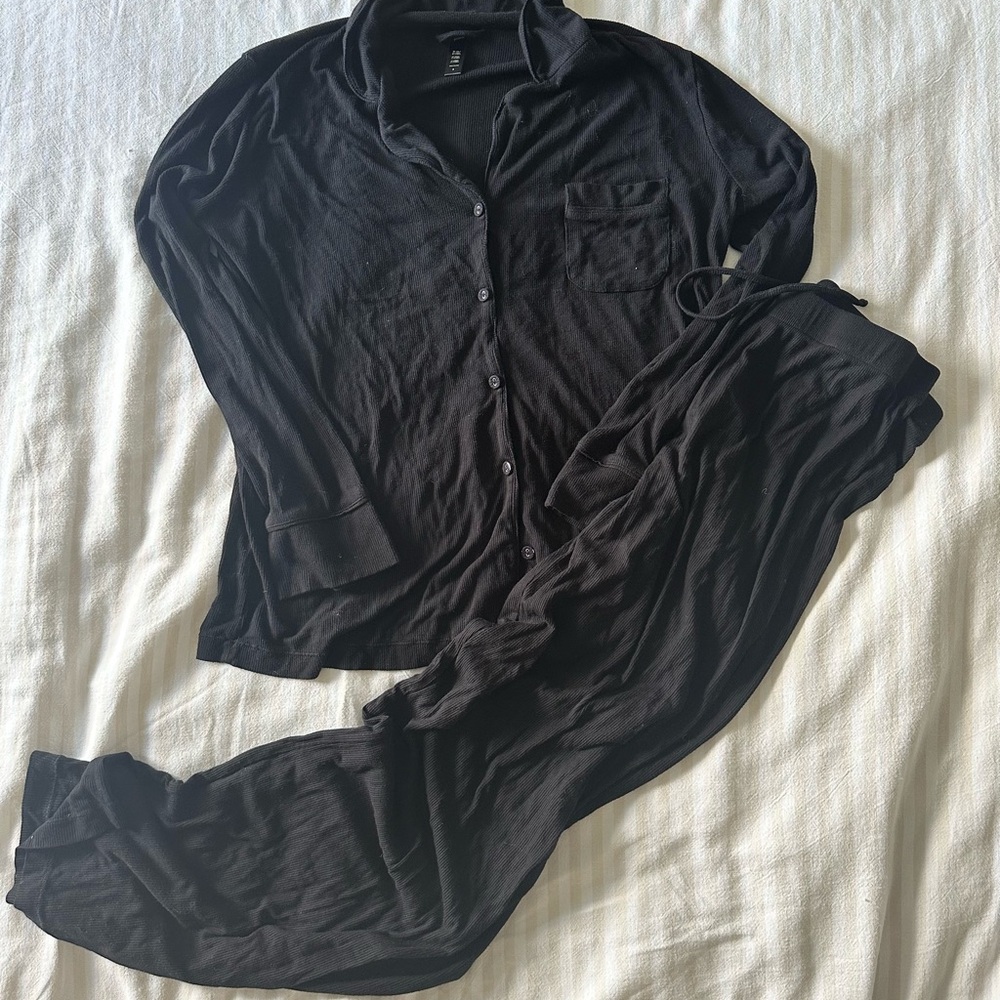 SKIMS Ribbed Sleep Set - Picture 2 of 2